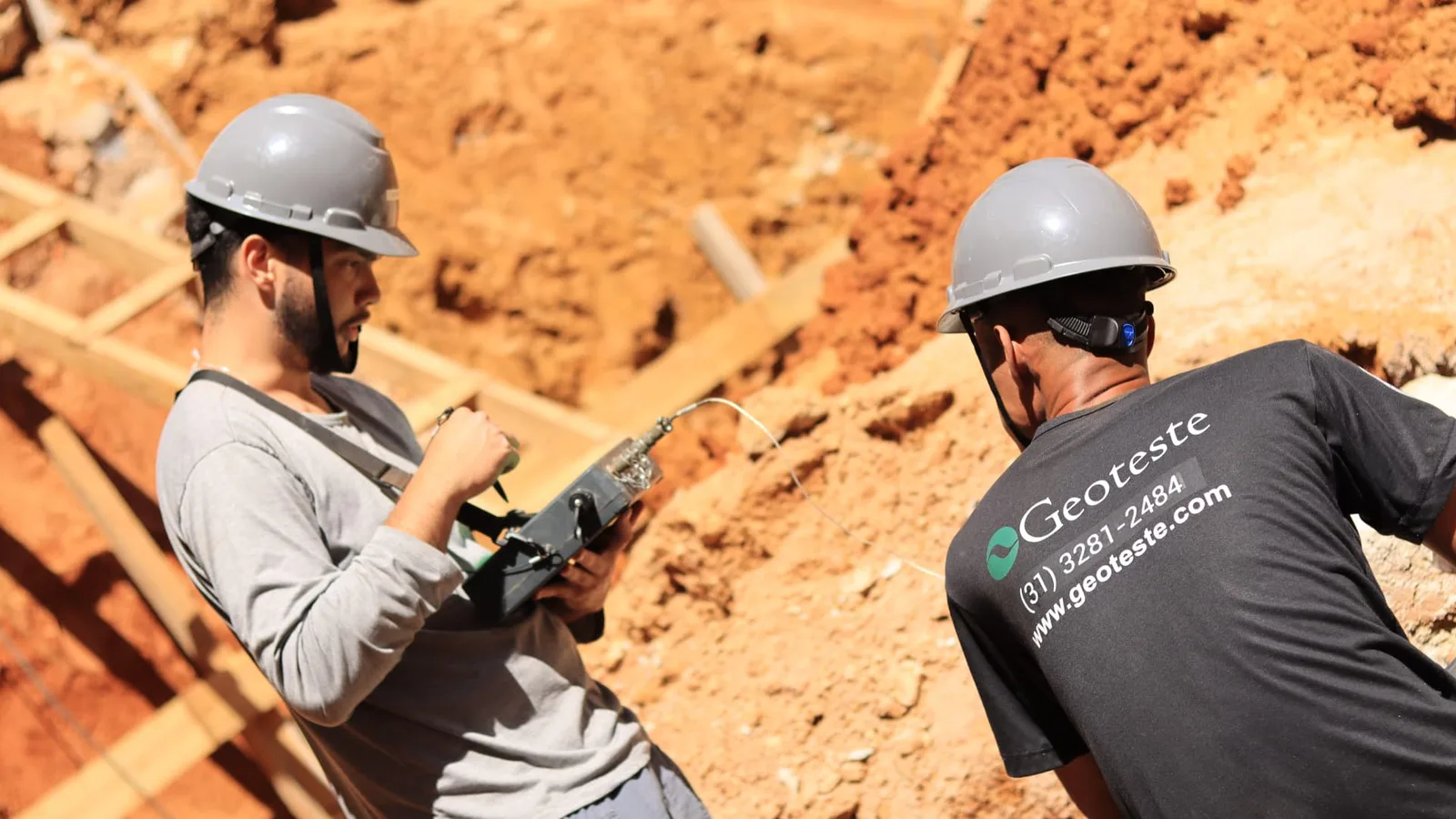 Sistema de Reação com Estacas Helicoidais